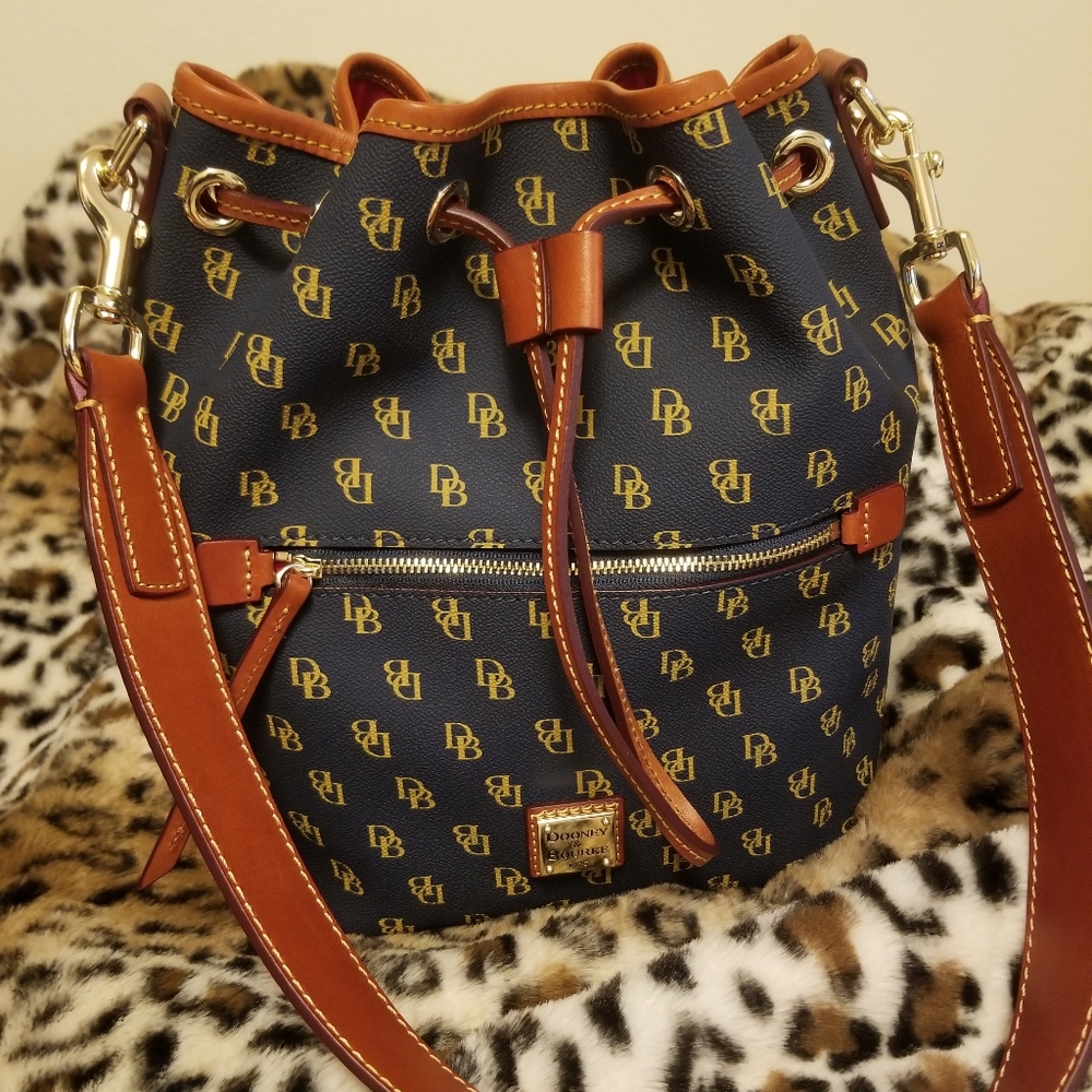 Purse - Picture 2 of 4